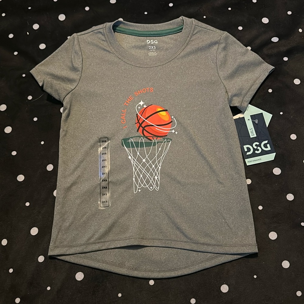 DSG PERFORMANCE BASKETBALL TEE: GRAY: NEW WITH TAGS: SIZE 2XS (4/5)